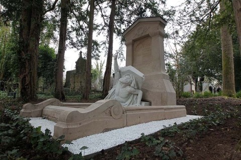 La présentation de la sépulture de Jules Verne après la restauration au cimetière de La Madeleine.